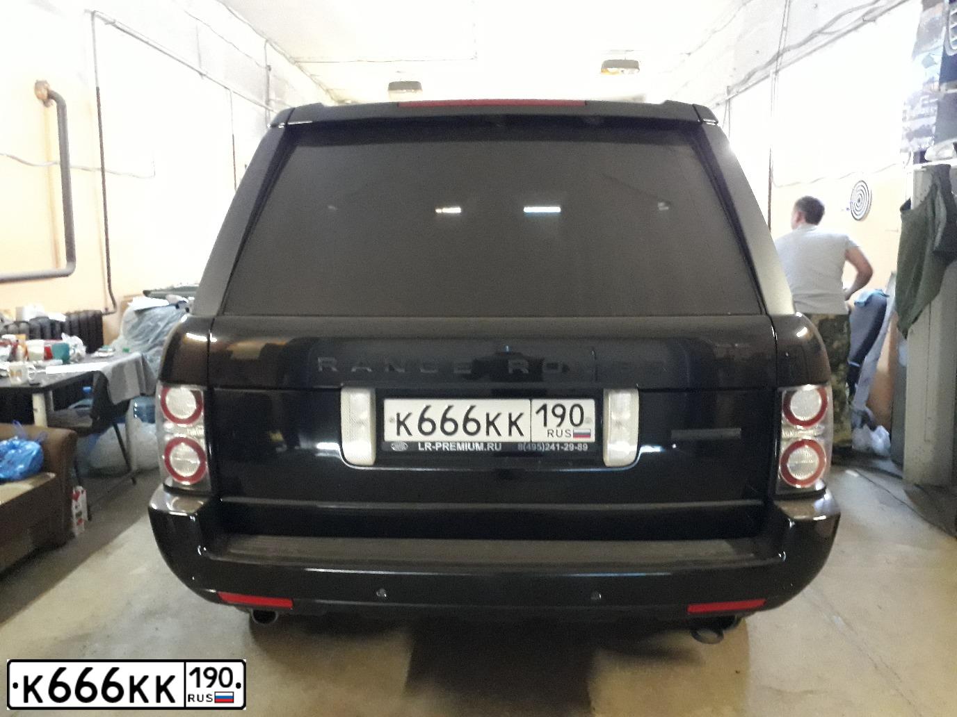 Фото автомобиля LANDROVER RANGE ROVER, 2010 — госномер К666КК190. Цвет: ЧЕРНЫЙ
