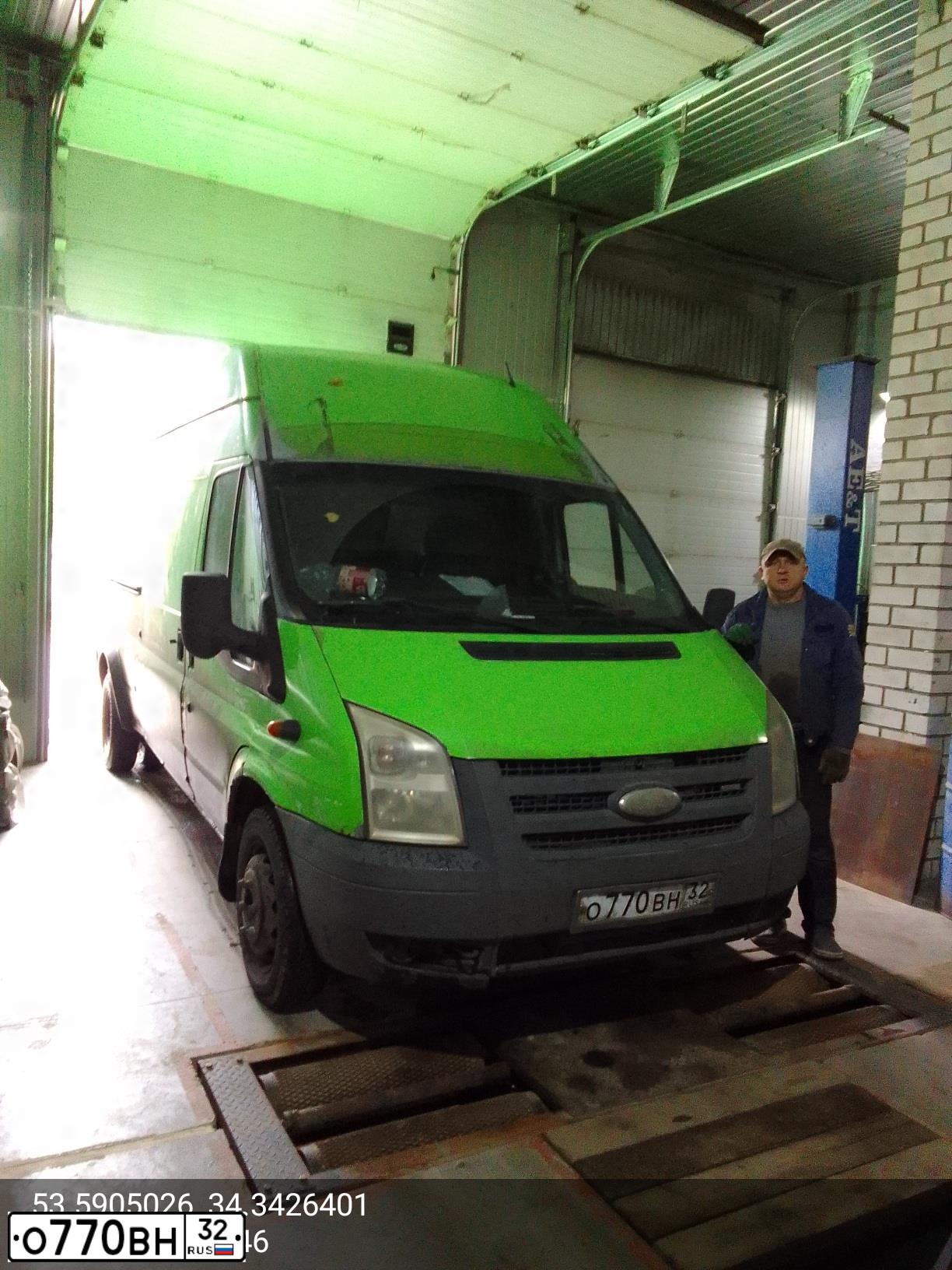 Фото автомобиля FORD TRANSIT, 2008 — госномер А289МС69. Цвет: ЯРКО - ЗЕЛЕНЫЙ