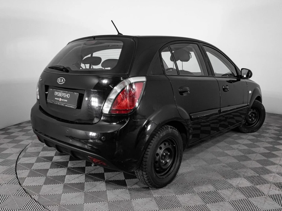 Фото автомобиля KIA RIO, 2011 — госномер К313ВС147. Цвет: ЧЕРНЫЙ
