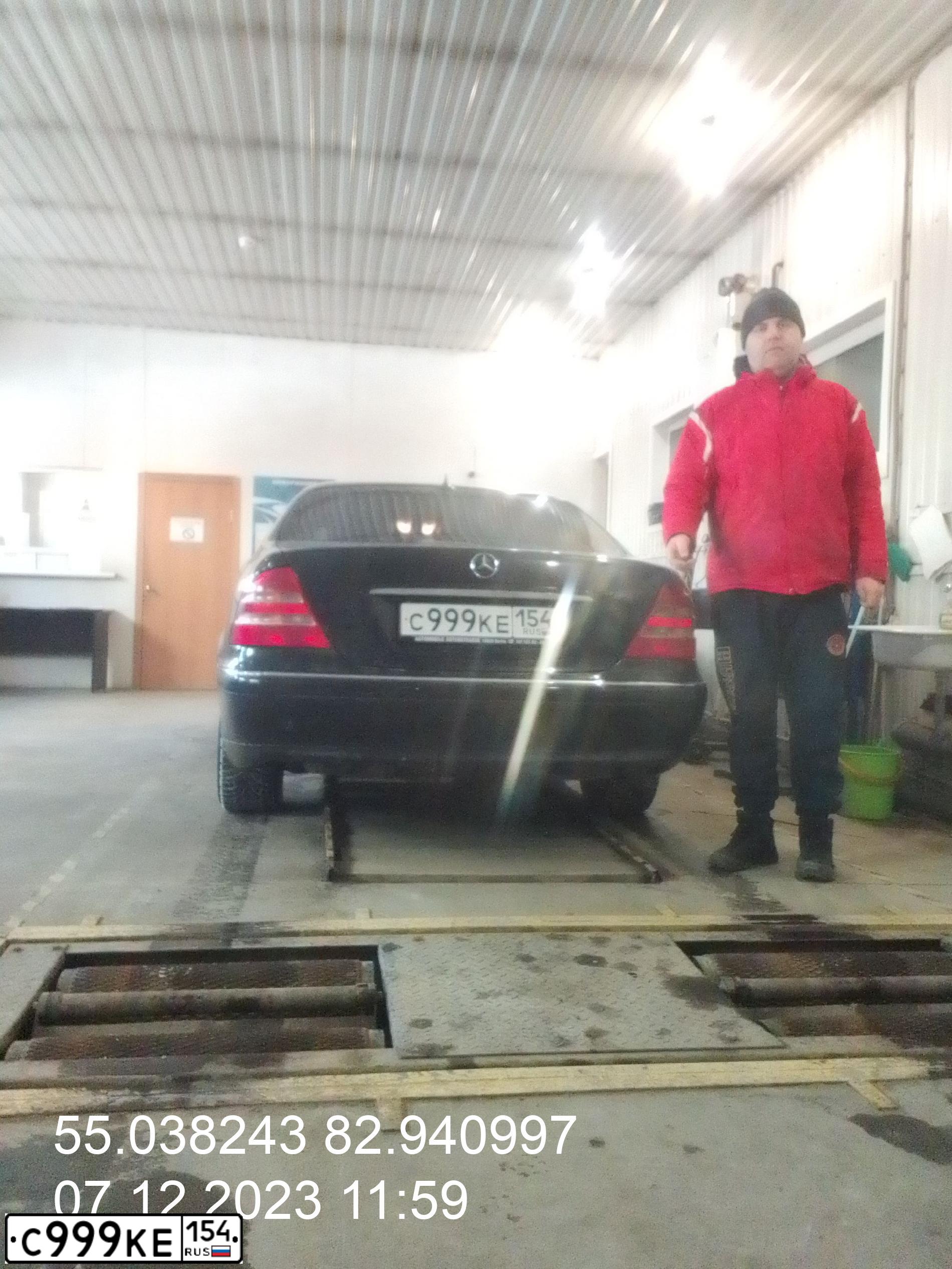 Фото автомобиля AUDI Q7, 2007 — госномер Р373ЕА04