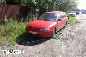Фото автомобиля HYUNDAI ELANTRA, 1996 — госномер В198ХТ150. Цвет: Красный