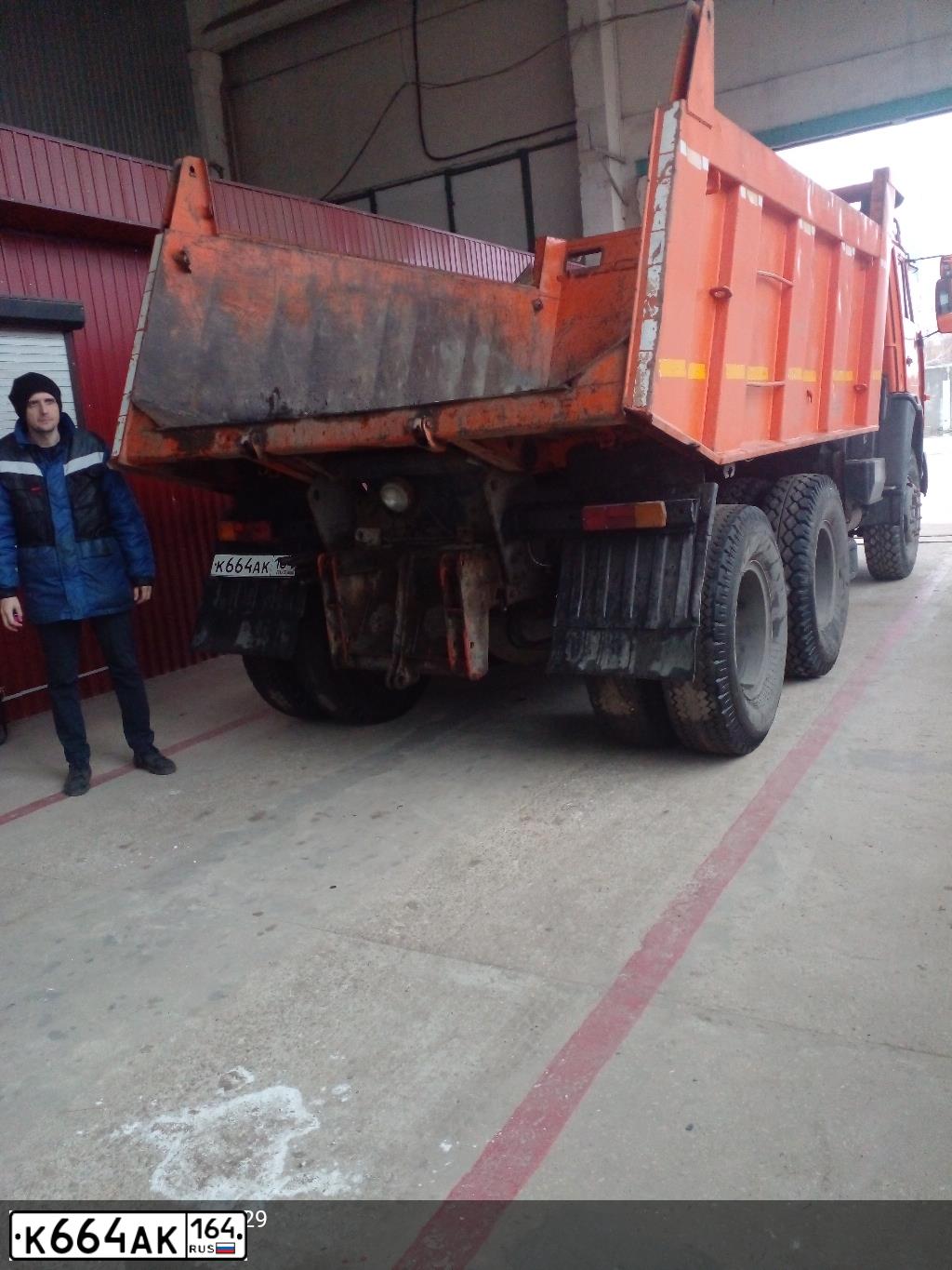 Фото автомобиля KAMAZ 65115 /6X4/, 2013 — госномер Т965ММ64. Цвет: Оранжевый