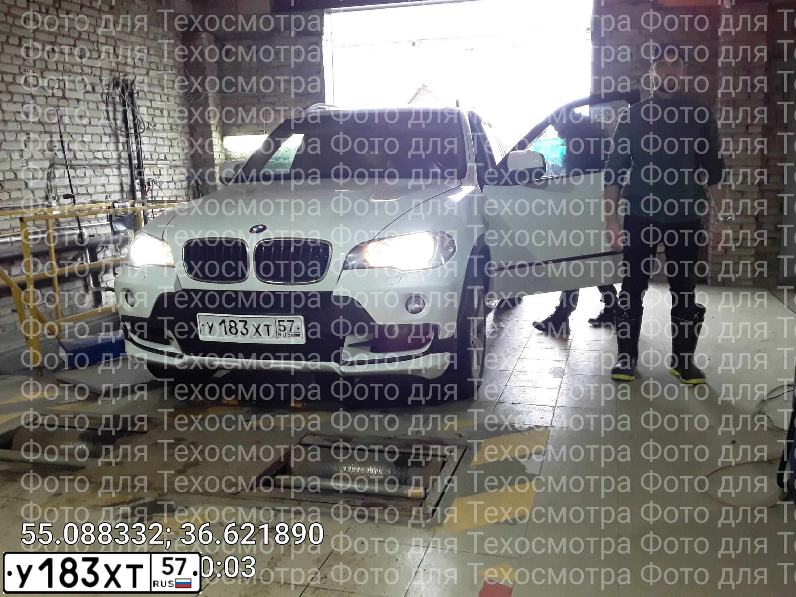 Фото автомобиля БМВ X5, 2008 — госномер Р398УМ40. Цвет: Белый