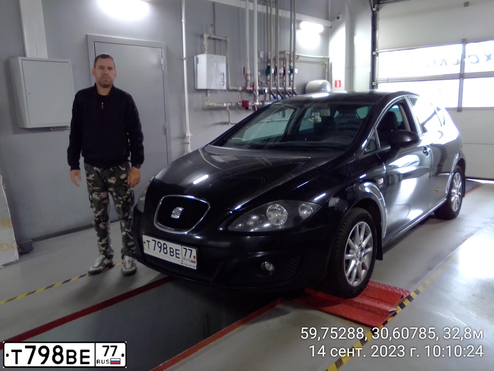 Фото автомобиля SEAT LEON, 2012 — госномер Н905ХХ198. Цвет: ЧЕРНЫЙ