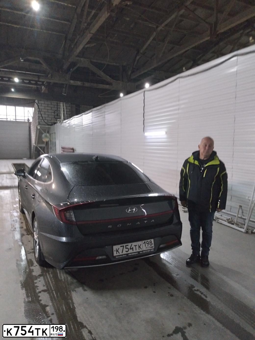 Фото автомобиля HYUNDAI SONATA, 2021 — госномер К754ТК198. Цвет: ТЕМНО-СЕРЫЙ
