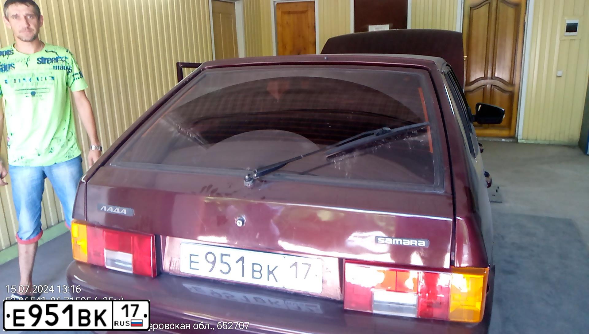 Фото автомобиля LADA 2114 SAMARA, 2013 — госномер Е951ВК17. Цвет: ТЕМНО ВИШНЕВЫЙ