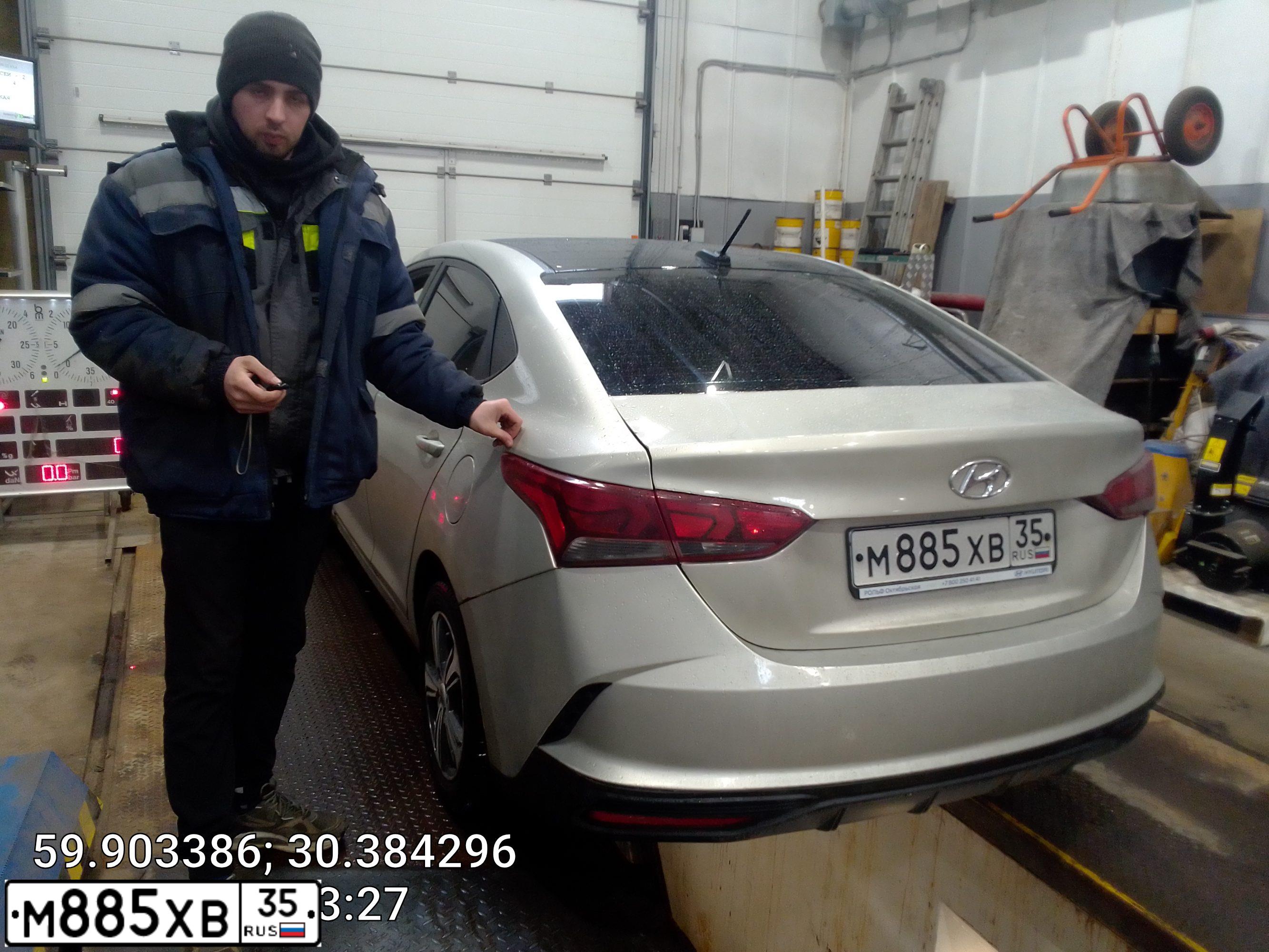 Фото автомобиля HYUNDAI SOLARIS, 2019 — госномер М885ХВ35. Цвет: БЕЖЕВЫЙ