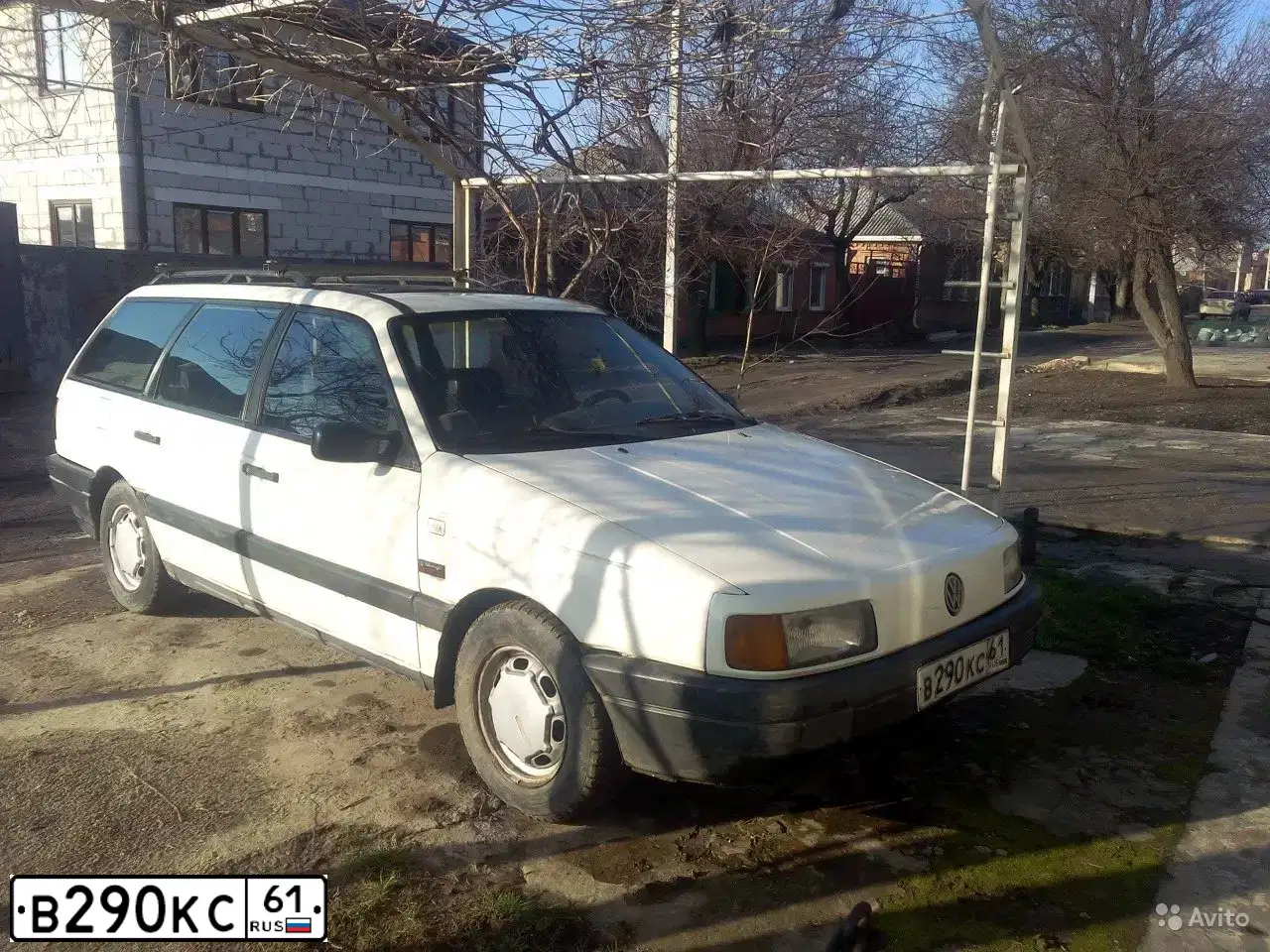 Фото автомобиля VOLKSWAGEN PASSAT, 1990 — госномер В290КС61. Цвет: БЕЛЫЙ