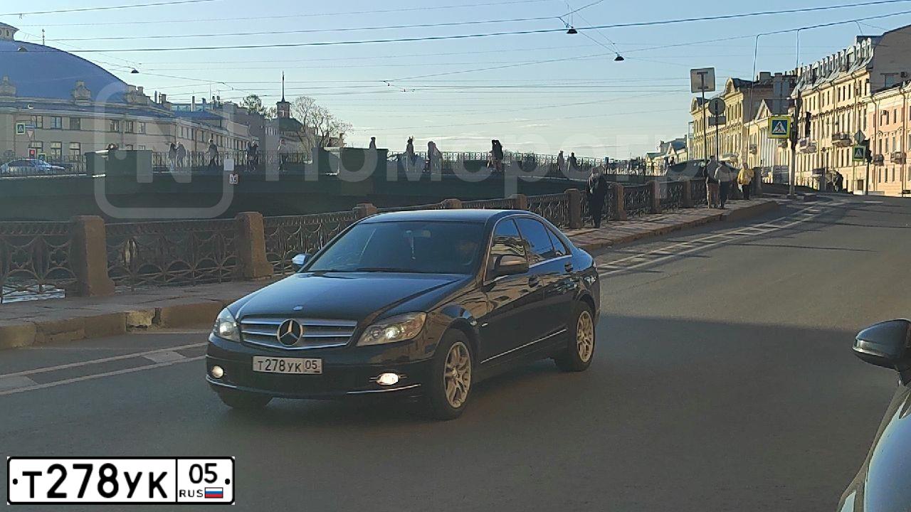 Фото автомобиля MERCEDES C-KLASSE, 2008 — госномер К137ОЕ147. Цвет: ЧЕРНЫЙ