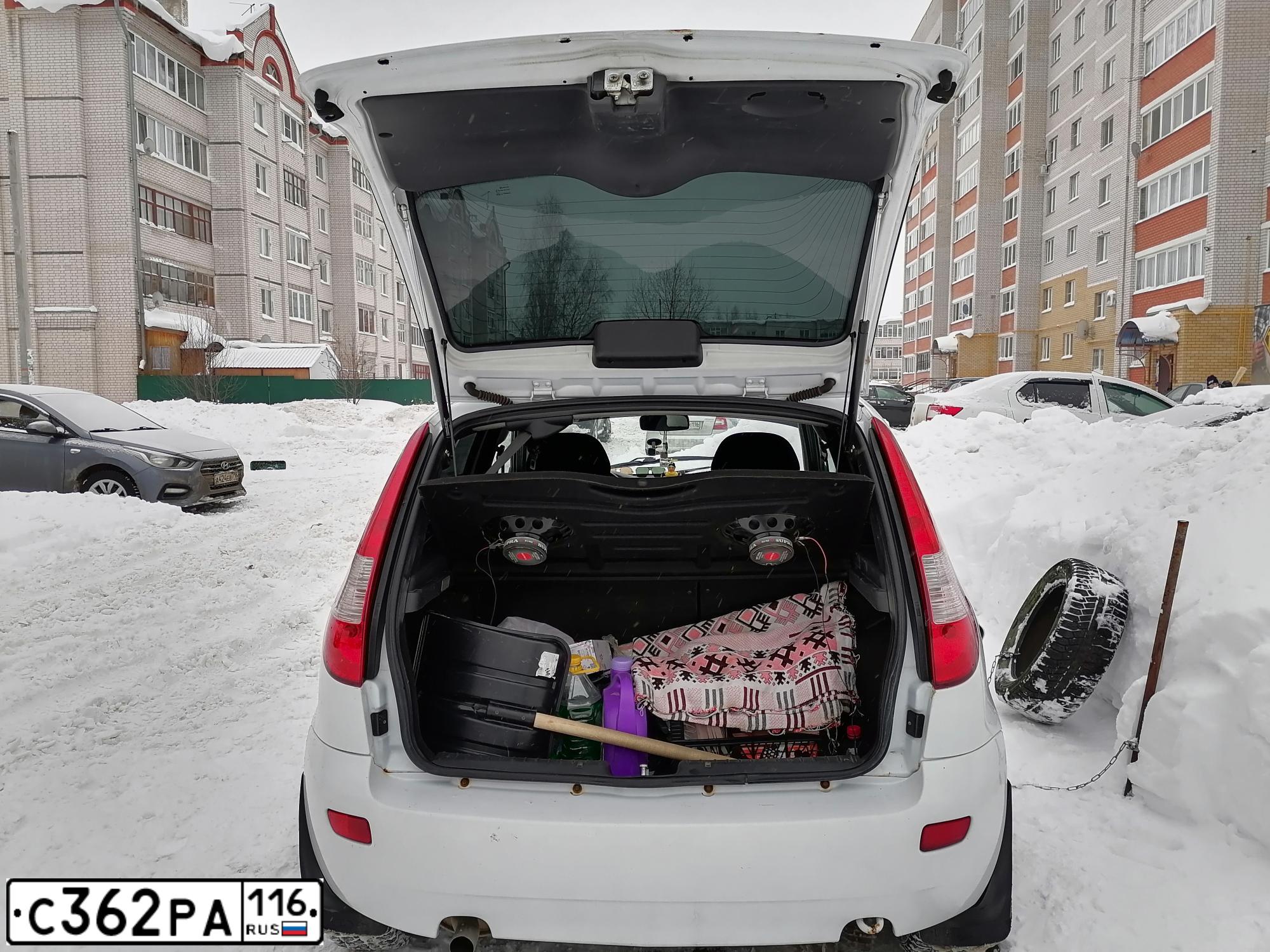 Фото автомобиля HYUNDAI SOLARIS, 2012 — госномер С382РА116. Цвет: ЧЕРНЫЙ