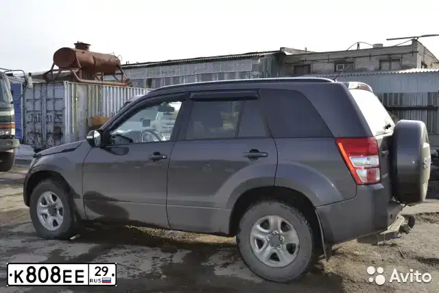 Фото автомобиля SUZUKI /GRAND/ VITARA, 2011 — госномер М107КС29. Цвет: СЕРЫЙ
