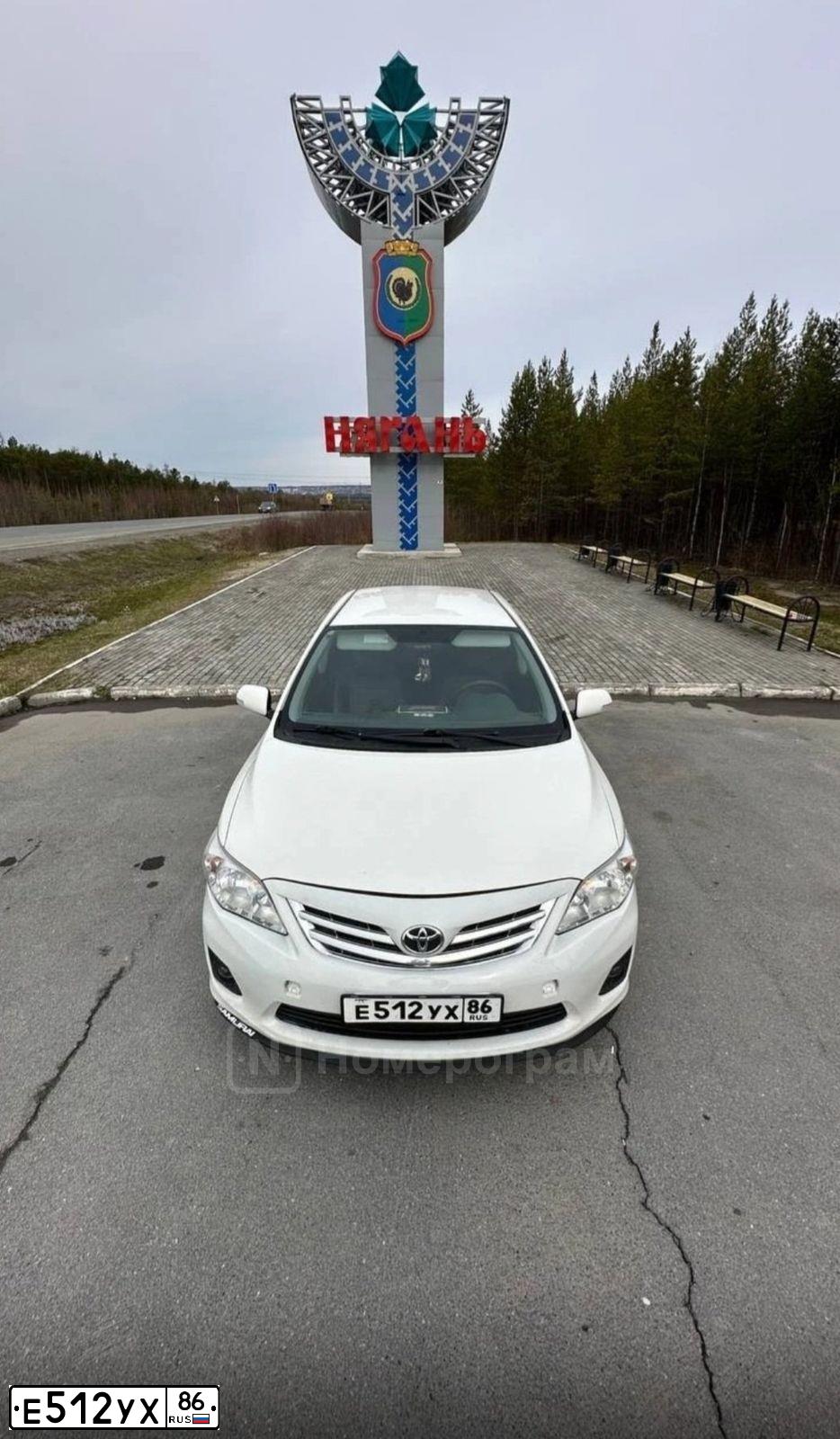 Фото автомобиля TOYOTA COROLLA, 2012 — госномер Е512УХ86. Цвет: БЕЛЫЙ