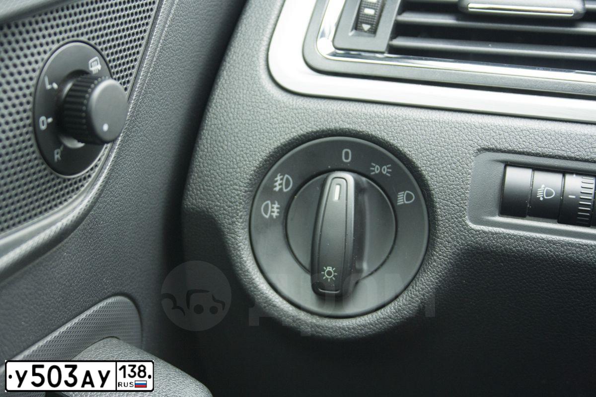 Фото автомобиля SKODA RAPID, 2015 — госномер У503АУ138. Цвет: ТЕМНО-СЕРЫЙ