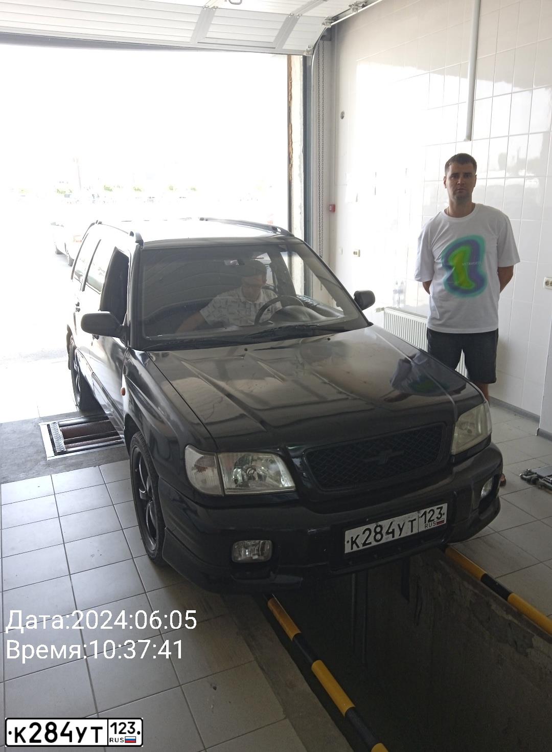 Фото автомобиля SUBARU FORESTER, 1999 — госномер Н394СО82. Цвет: ЧЕРНЫЙ