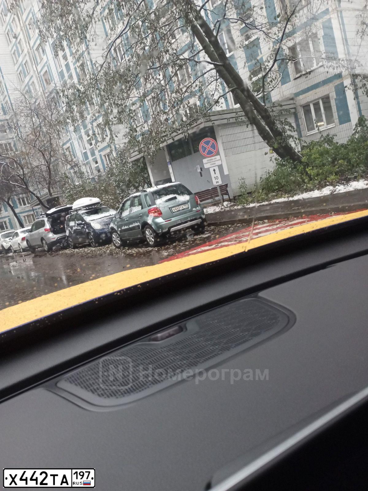 Фото автомобиля SUZUKI SX 4, 2012 — госномер Х442ТА197. Цвет: ЗЕЛЕНЫЙ
