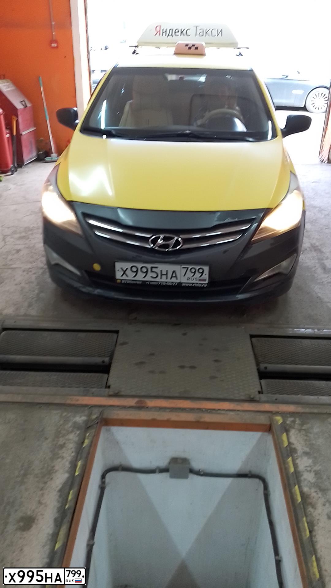 Фото автомобиля HYUNDAI SOLARIS, 2015 — госномер О699ТХ32. Цвет: ЖЁЛТЫЙ