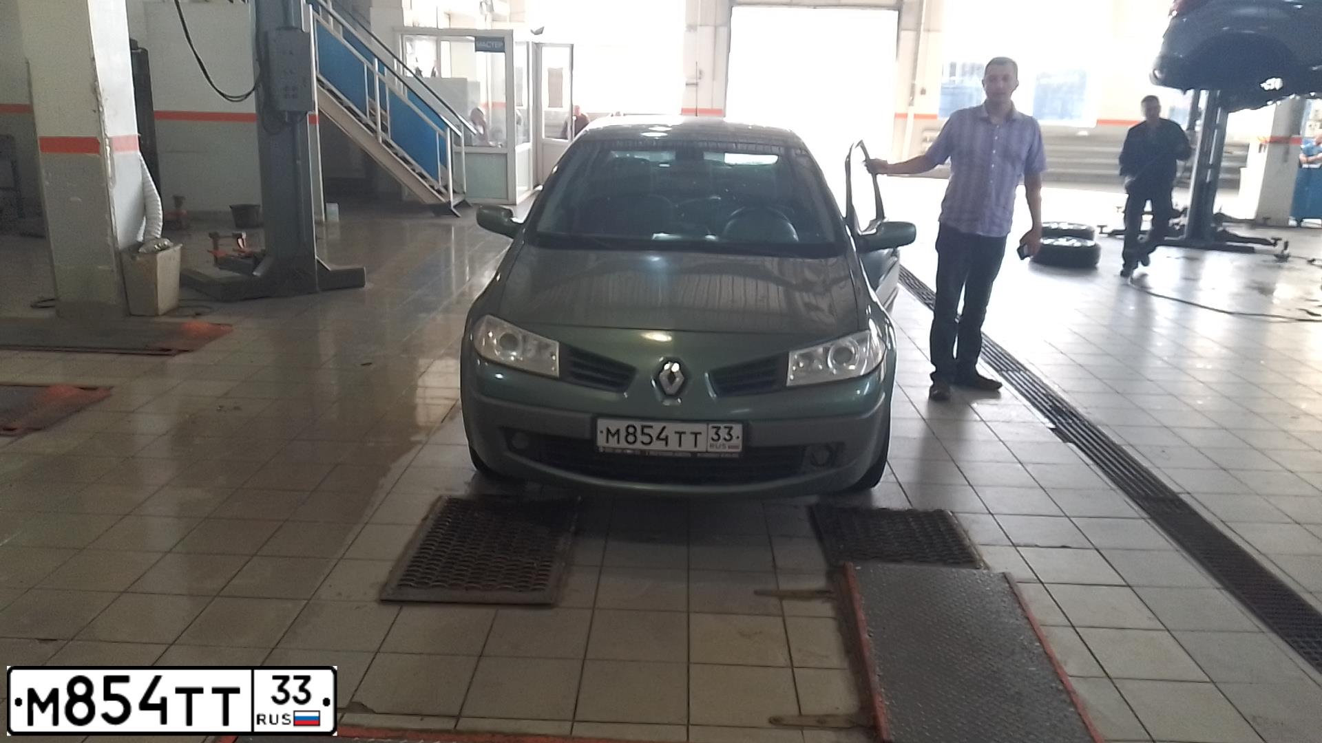 Фото автомобиля RENAULT MEGANE, 2006 — госномер М854ТТ33. Цвет: СЕРО-ЗЕЛЕНЫЙ