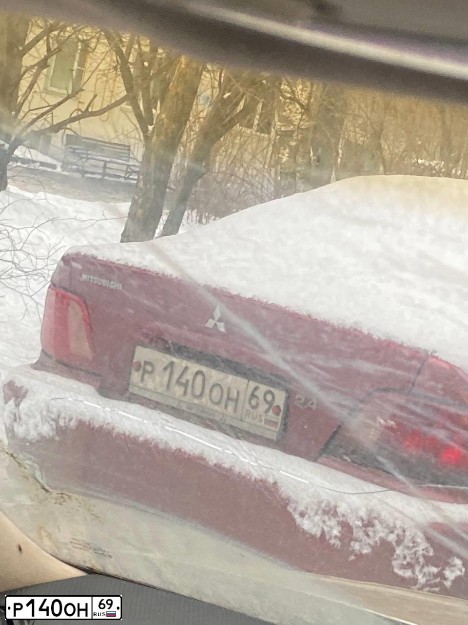 Фото автомобиля MITSUBISHI GALANT, 2002 — госномер Р140ОН69. Цвет: ВИШНЕВЫЙ