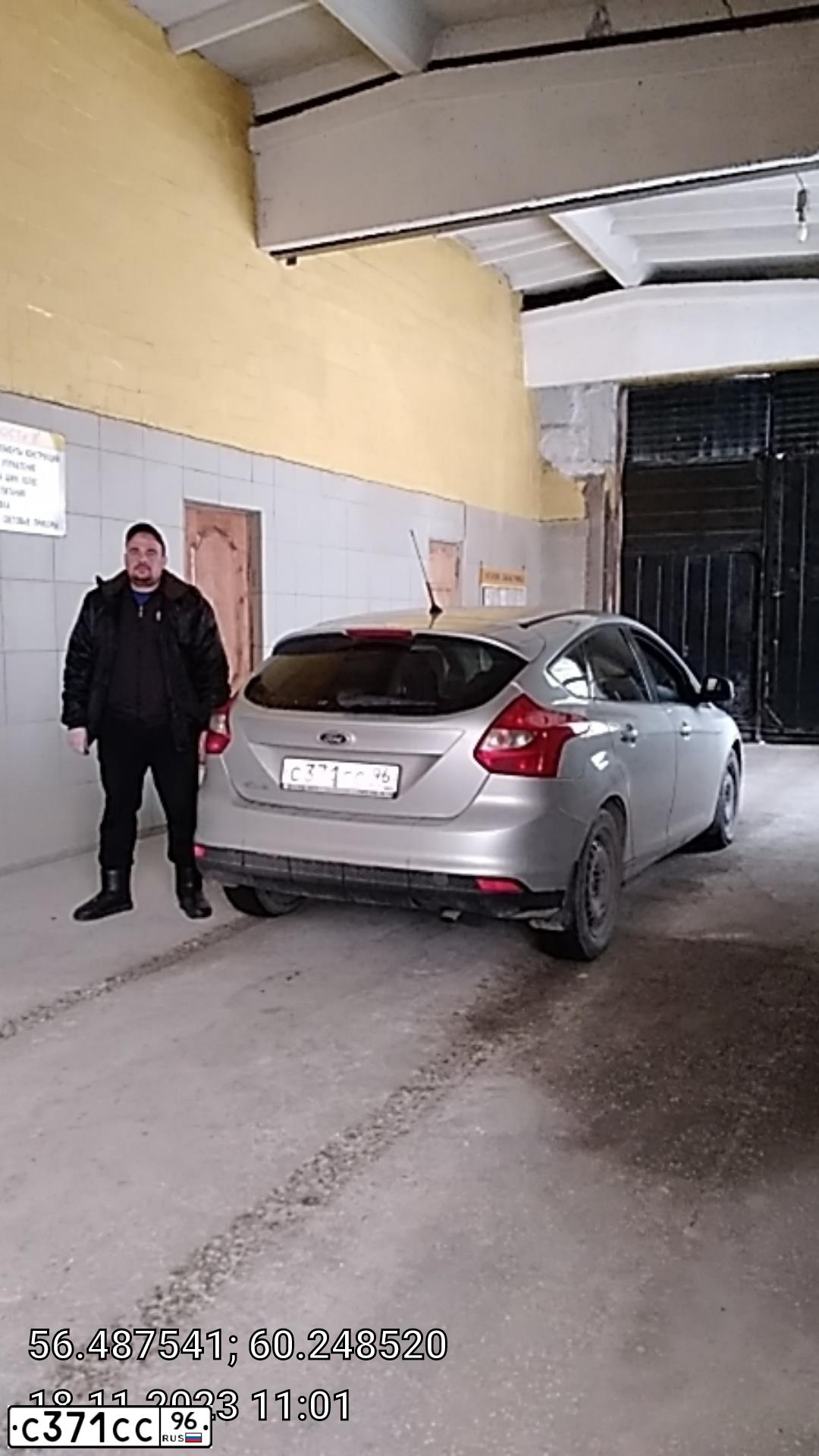 Фото автомобиля FORD FOCUS, 2011 — госномер Х991НЕ196. Цвет: СЕРЫЙ
