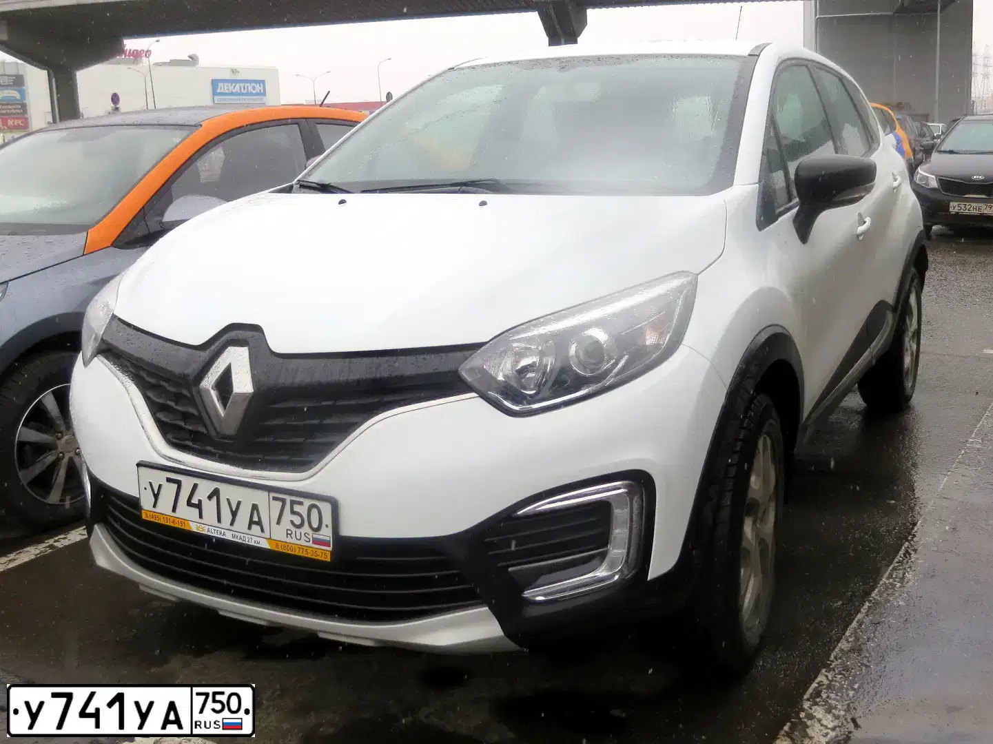 Фото автомобиля RENAULT KAPTUR, 2017 — госномер У741УА750. Цвет: БЕЛЫЙ