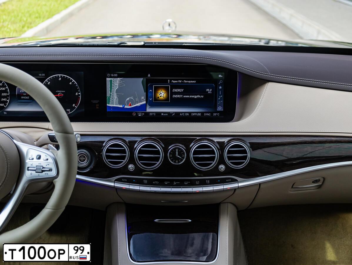 Фото автомобиля MERCEDES S-KLASSE, 2018 — госномер Е012ЕР799. Цвет: ЧЕРНЫЙ
