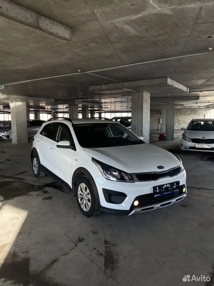 Фото автомобиля KIA CERATO, 2017 — госномер В545АУ799. Цвет: Белый