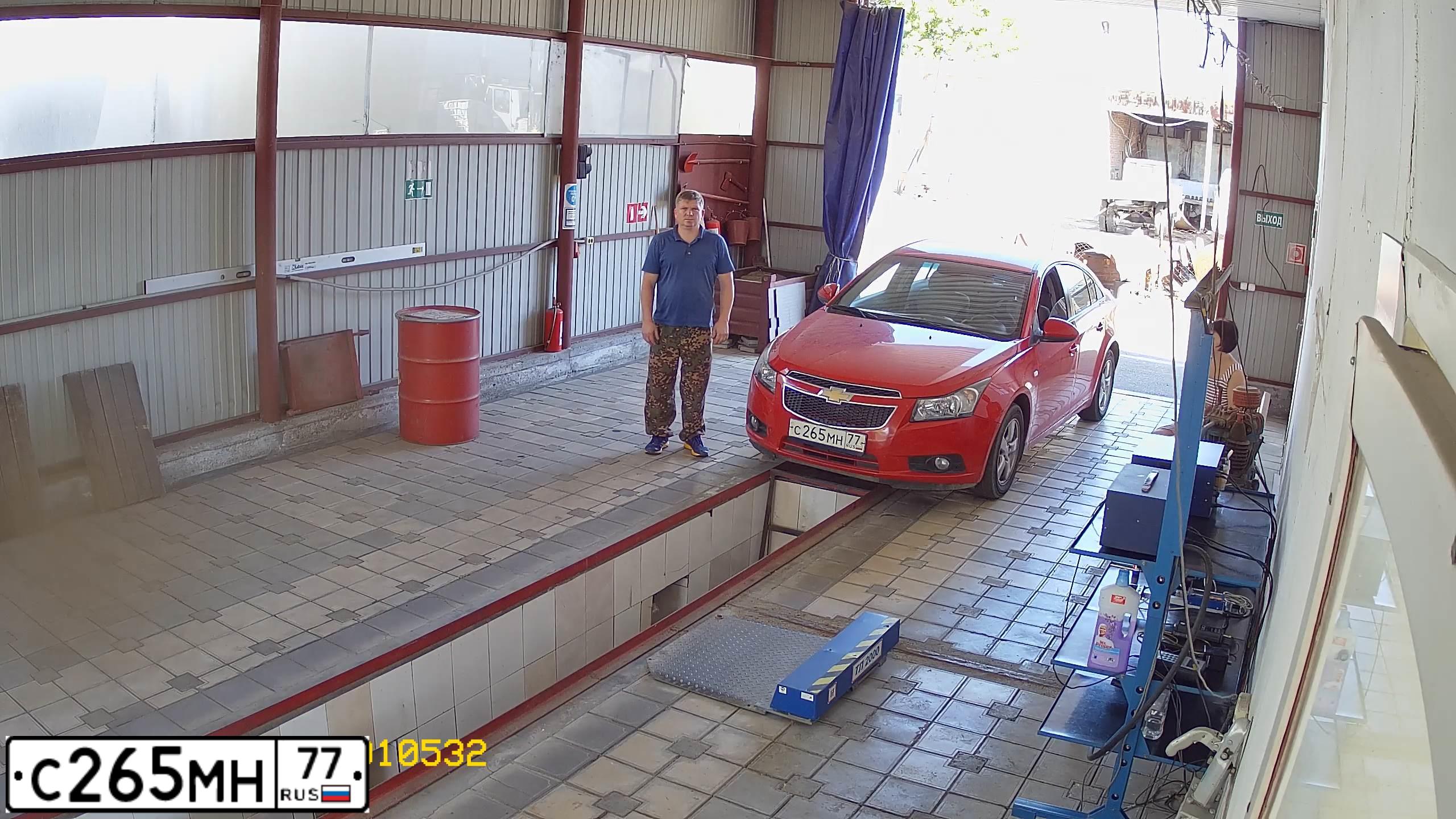 Фото автомобиля CHEVROLET CRUZE, 2012 — госномер С265МН77. Цвет: КРАСНЫЙ
