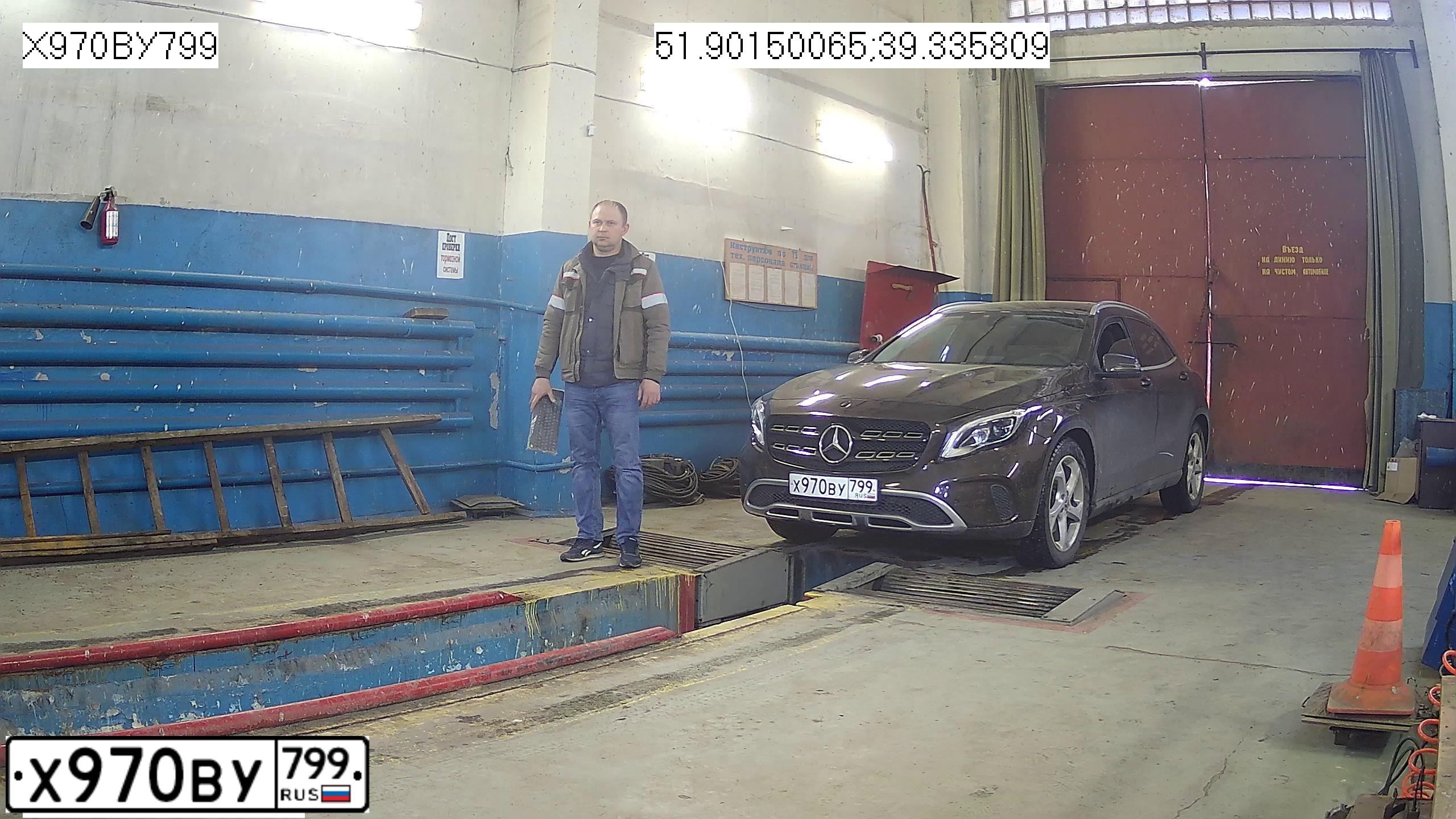 Фото автомобиля MERCEDES GLA-KLASSE, 2017 — госномер Н805КУ136. Цвет: Коричневый