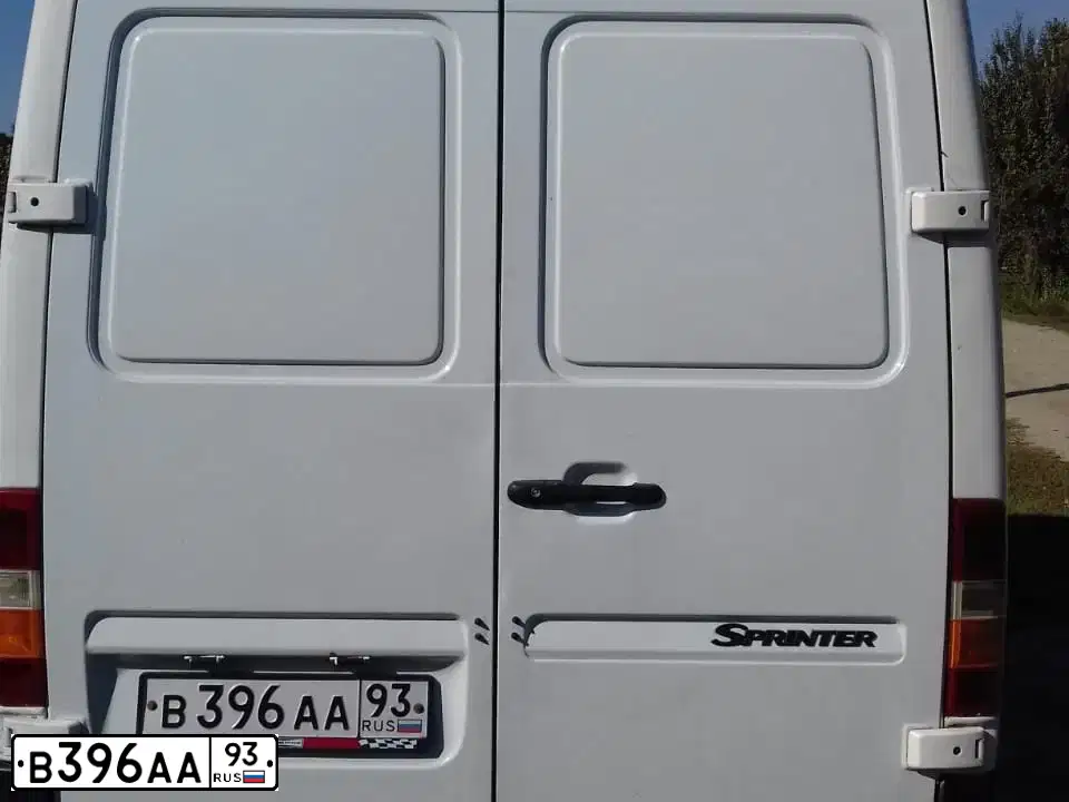 Фото автомобиля MERCEDES SPRINTER, 1997 — госномер К640ВН180. Цвет: Белый