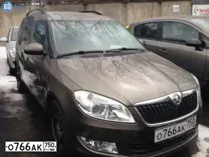 Фото автомобиля SKODA ROOMSTER, 2014 — госномер В707ХТ196. Цвет: Коричневый