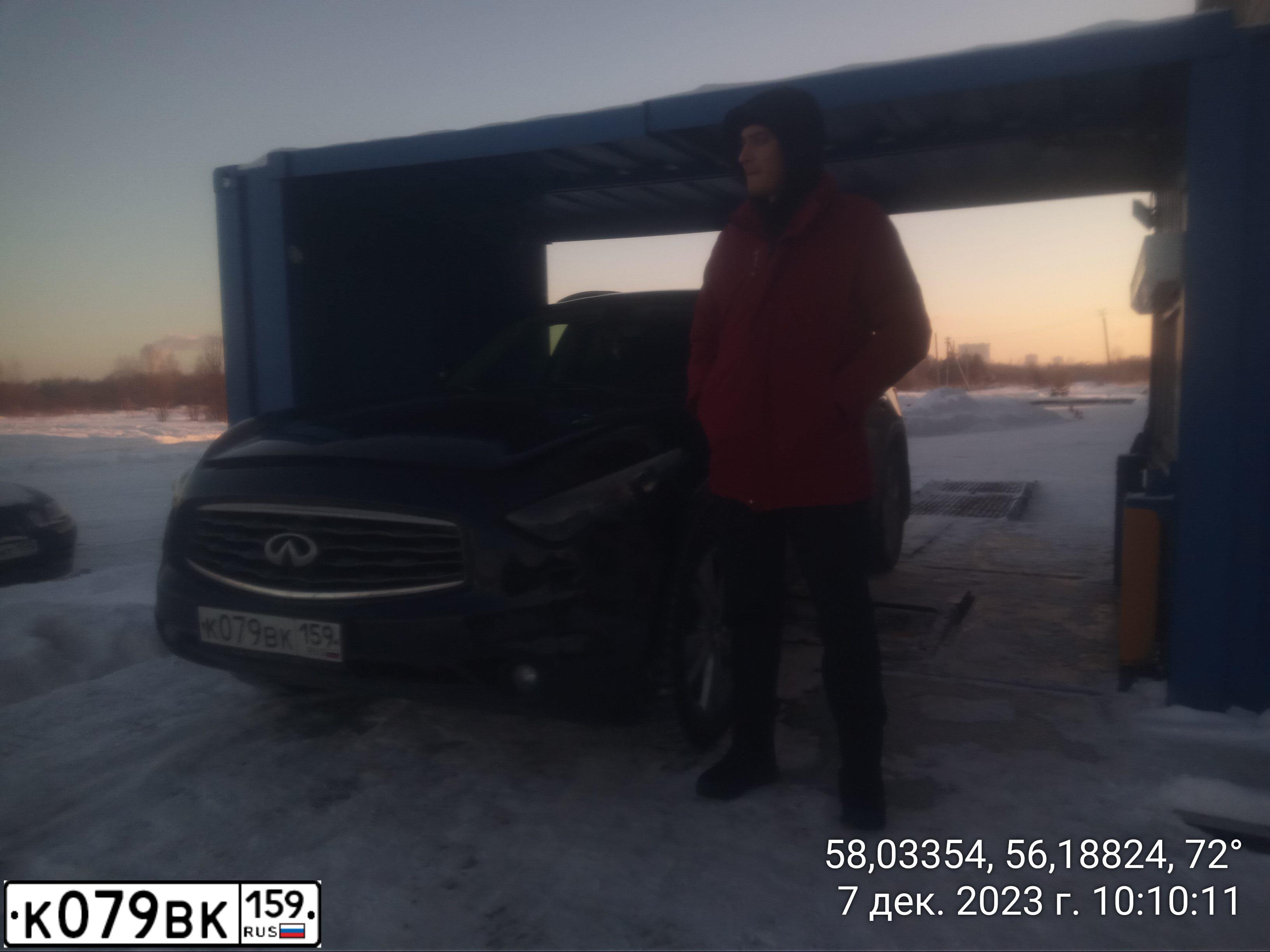 Фото автомобиля INFINITI I QX70 FX, 2009 — госномер К888ОЕ48. Цвет: ЧЕРНЫЙ