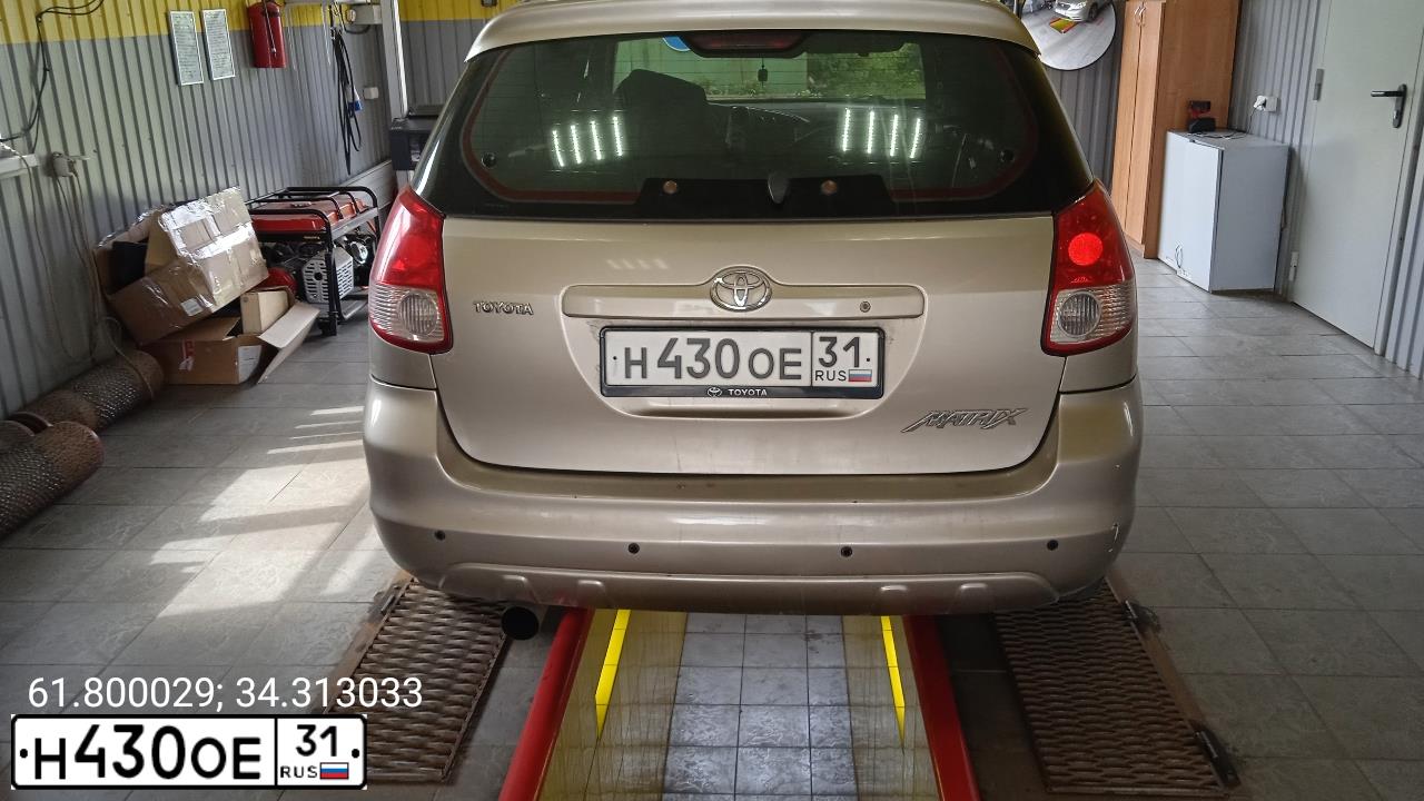 Фото автомобиля TOYOTA MATRIX, 2003 — госномер Н430ОЕ31. Цвет: ЗОЛОТИСТЫЙ