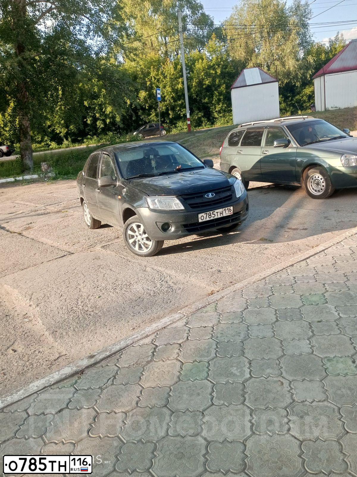Фото автомобиля LADA 2190 GRANTA, 2012 — госномер О785ТН116. Цвет: Сине-Черный