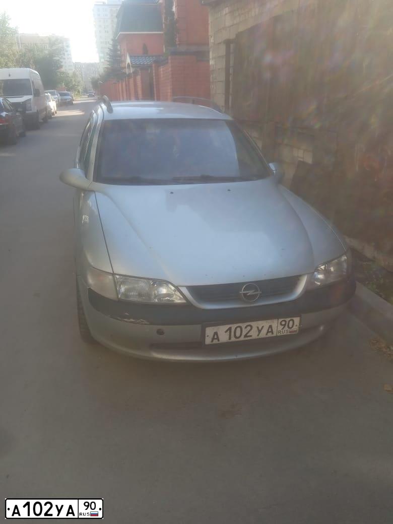 Фото автомобиля OPEL VECTRA, 1998 — госномер М040АВ180. Цвет: Серебристый