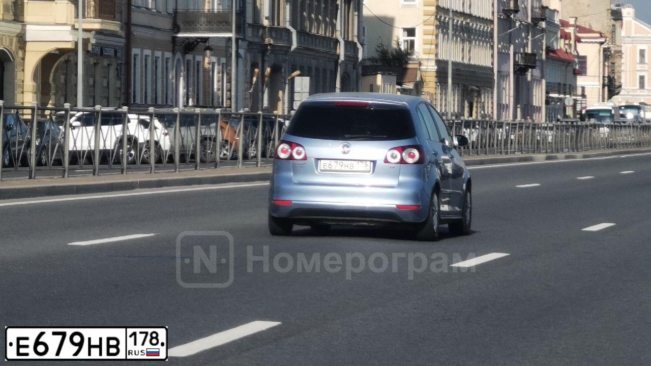 Фото автомобиля VOLKSWAGEN GOLF, 2011 — госномер Е679НВ178. Цвет: СЕРО-ГОЛУБОЙ