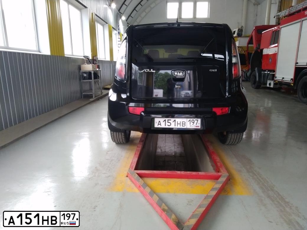 Фото автомобиля KIA SOUL, 2011 — госномер А151НВ197. Цвет: ЧЕРНЫЙ