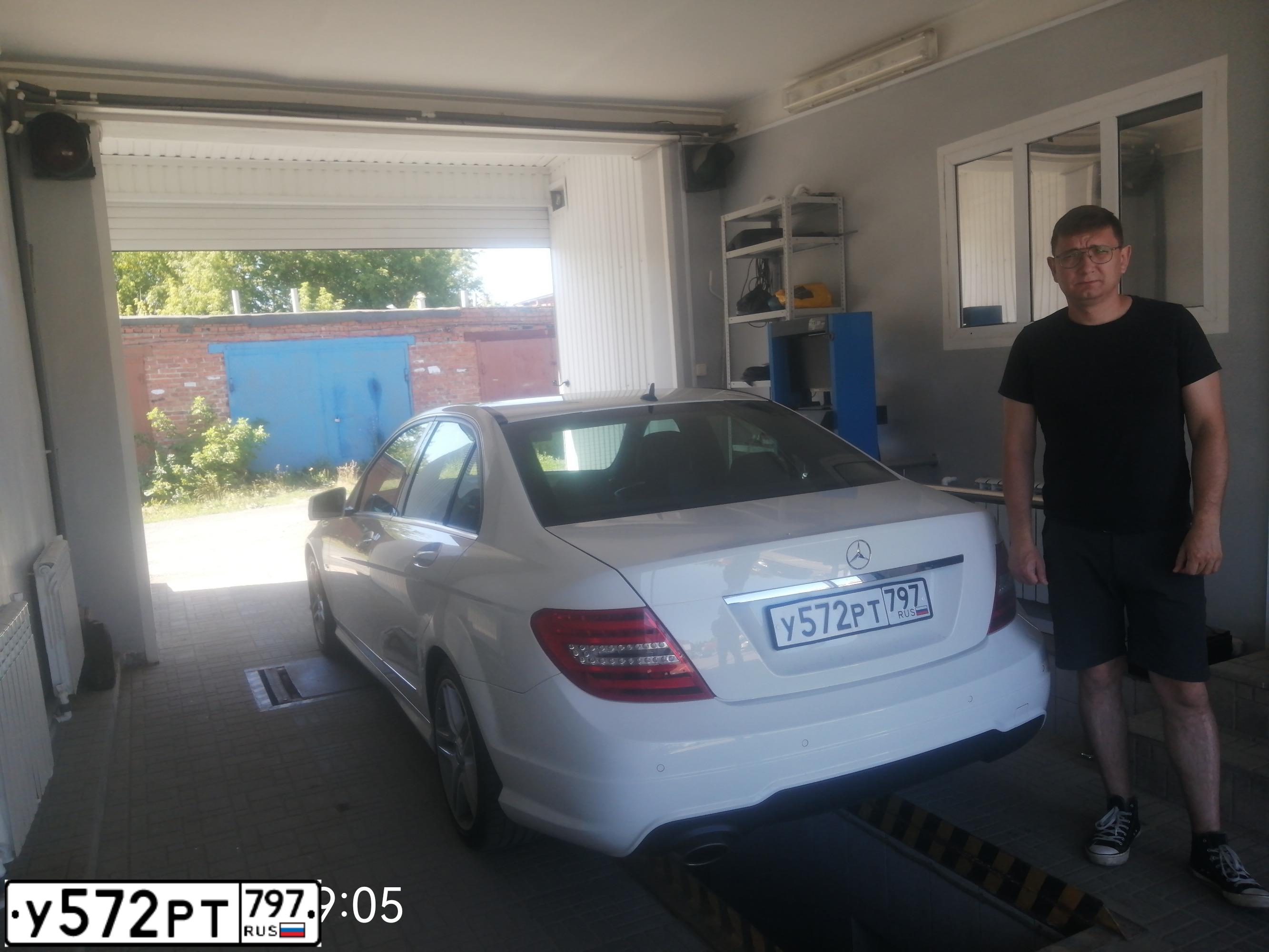 Фото автомобиля MERCEDES-BENZ C250, 2011 — госномер Р656ЕР68. Цвет: черный