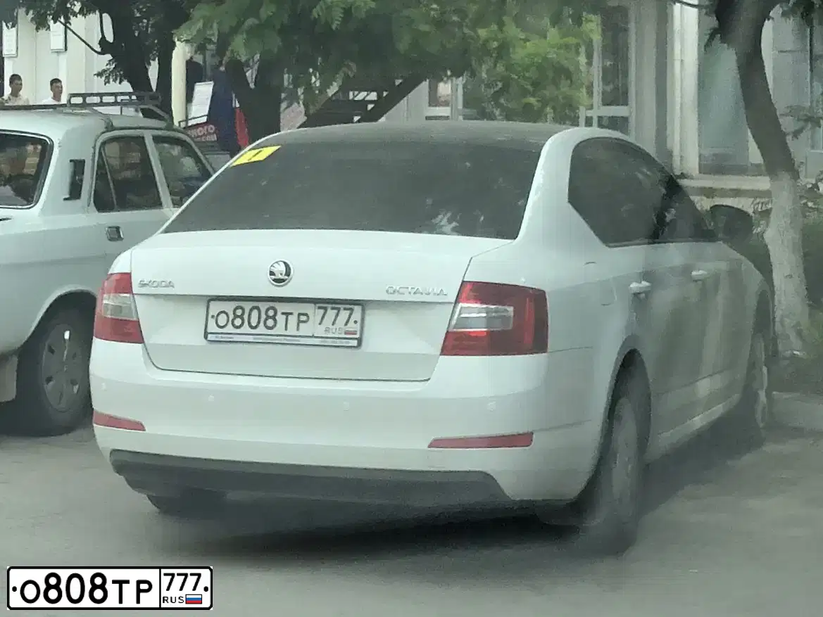 Фото автомобиля SKODA OCTAVIA, 2016 — госномер О808ТР777. Цвет: Белый