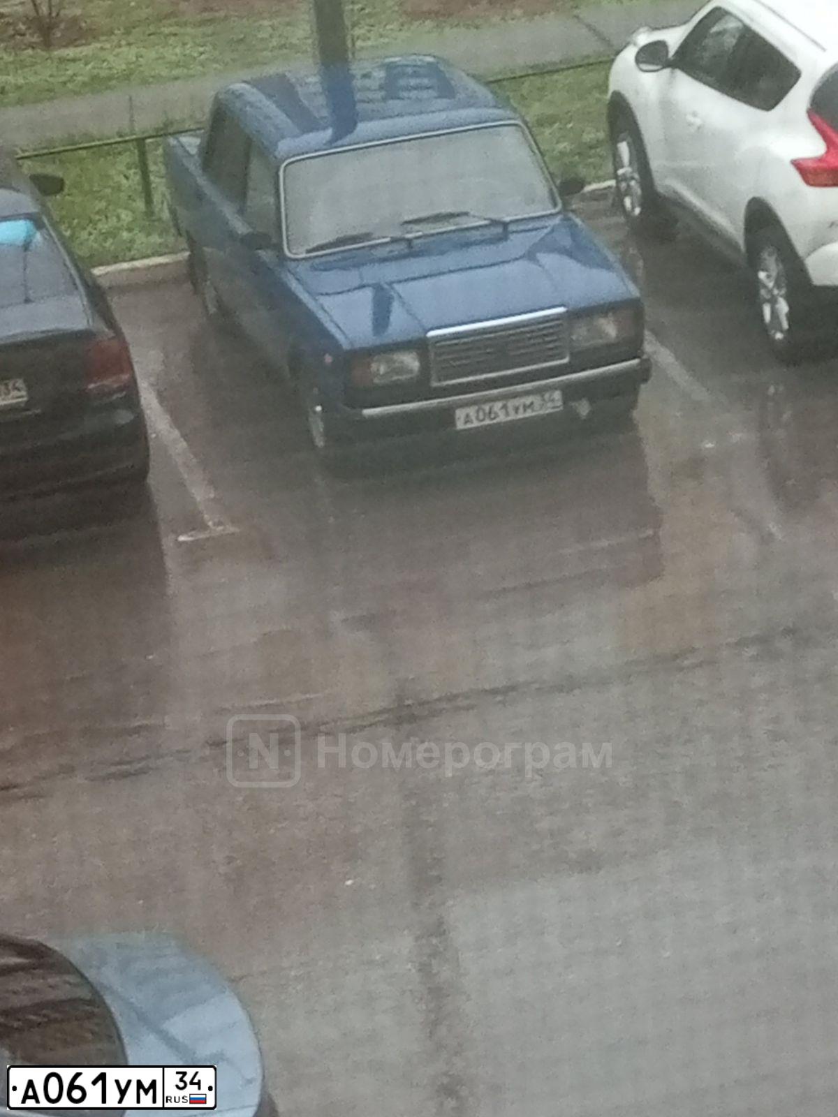 Фото автомобиля LADA 2107, 2009 — госномер Н327ЕВ134. Цвет: СИНЕ ЗЕЛЕНЫЙ