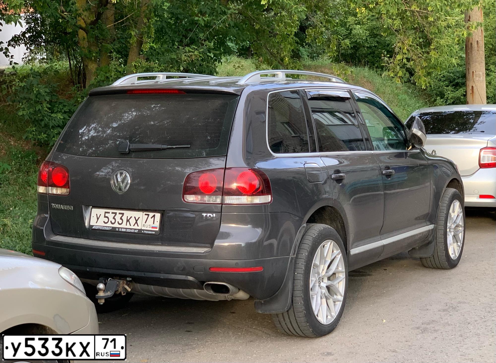 Фото автомобиля VOLKSWAGEN TOUAREG, 2010 — госномер У533КХ71. Цвет: ЧЕРНО-СЕРЫЙ