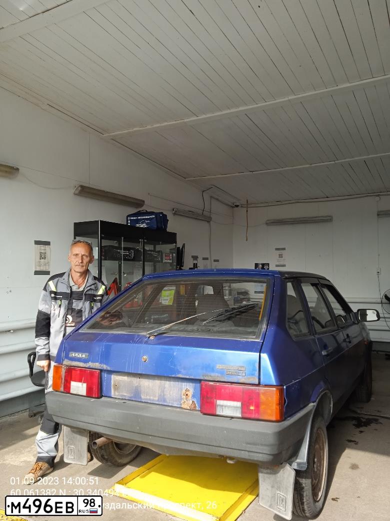 Фото автомобиля LADA 2109 SAMARA, 2002 — госномер Е577МТ98. Цвет: СЕРЕБРИСТЫЙ ЯРКО-СИНИЙ