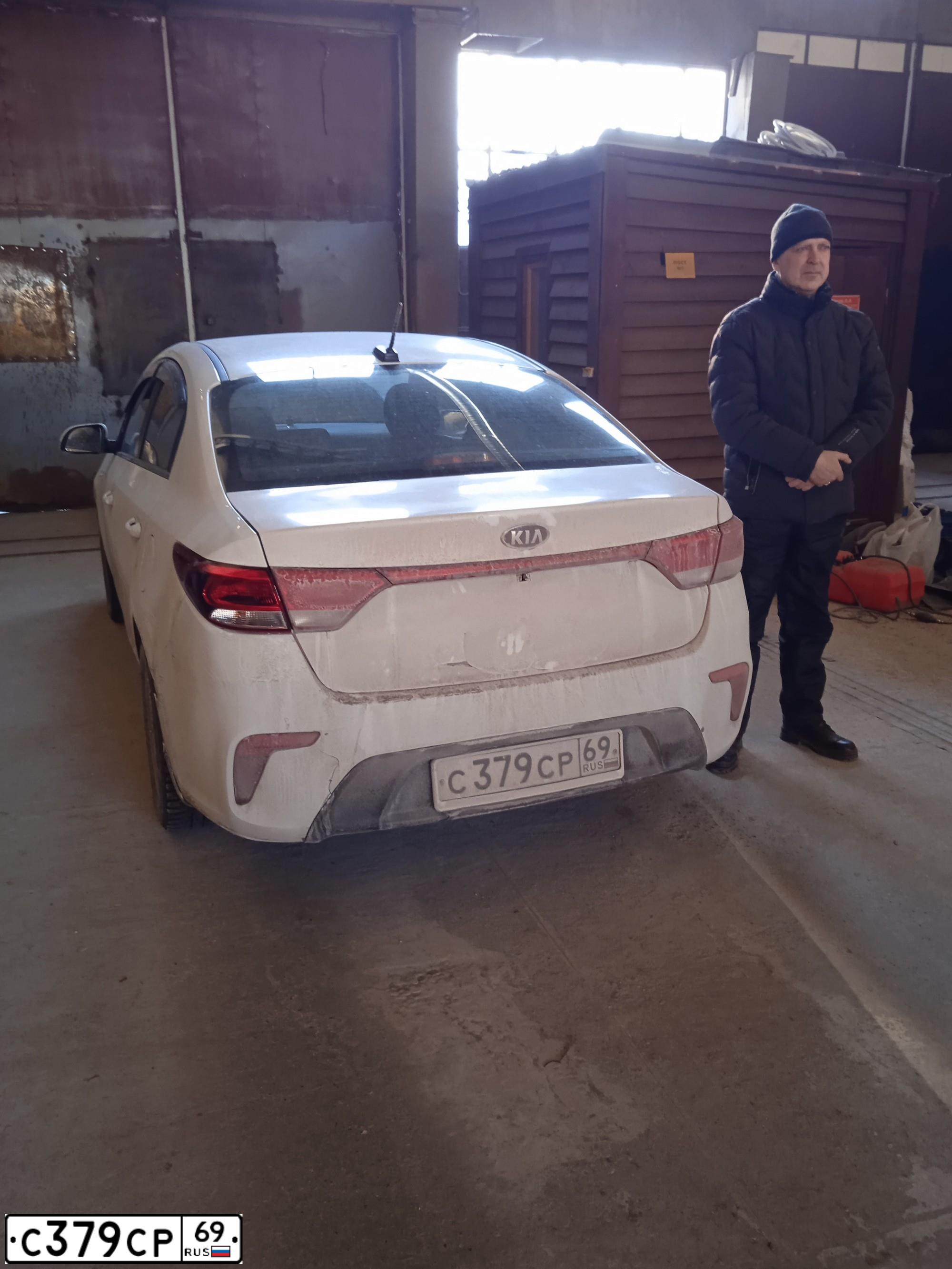 Фото автомобиля KIA RIO, 2017 — госномер О118ТУ69. Цвет: Белый