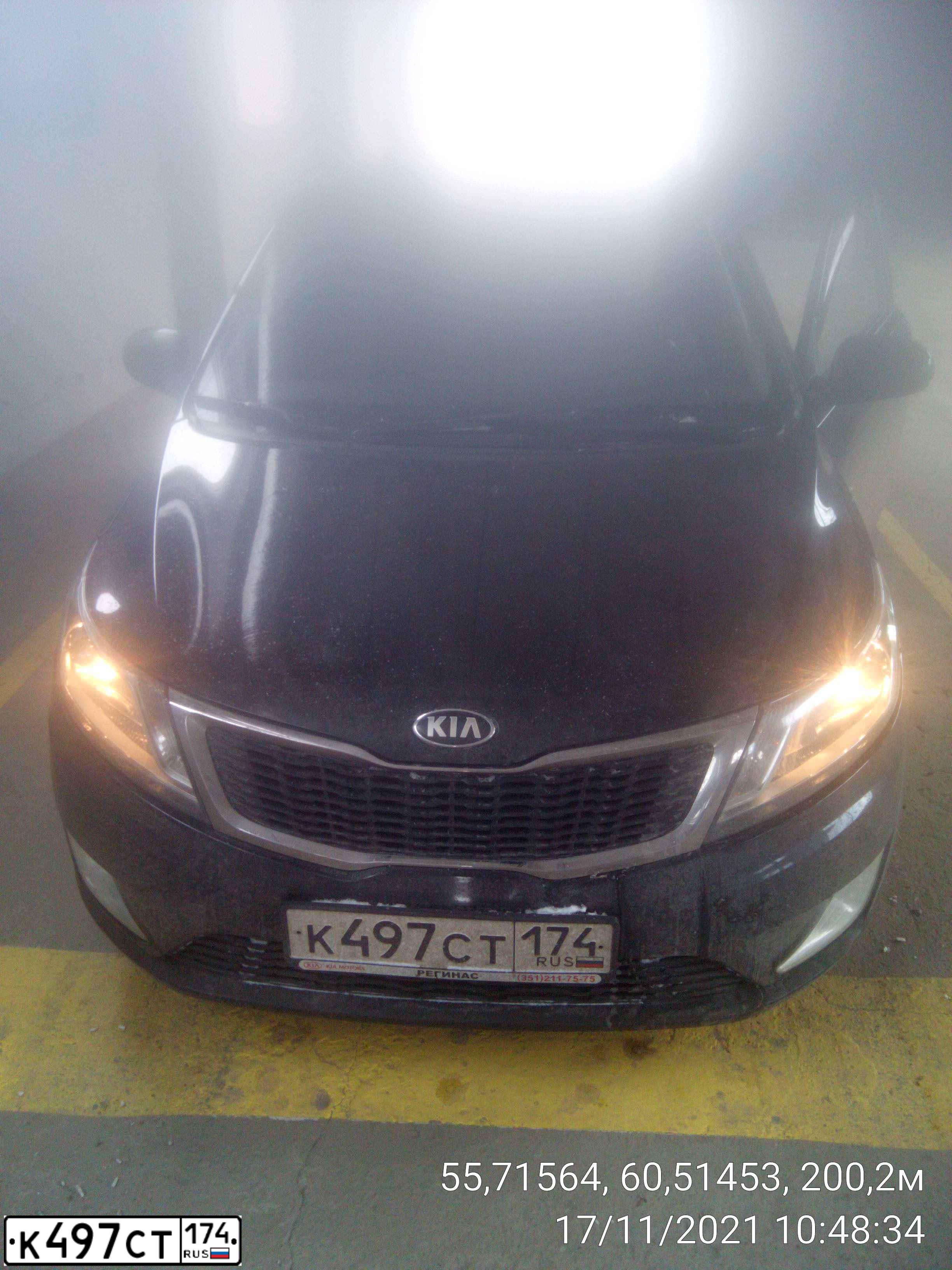 Фото автомобиля KIA RIO, 2014 — госномер К497СТ174. Цвет: ЧЕРНЫЙ