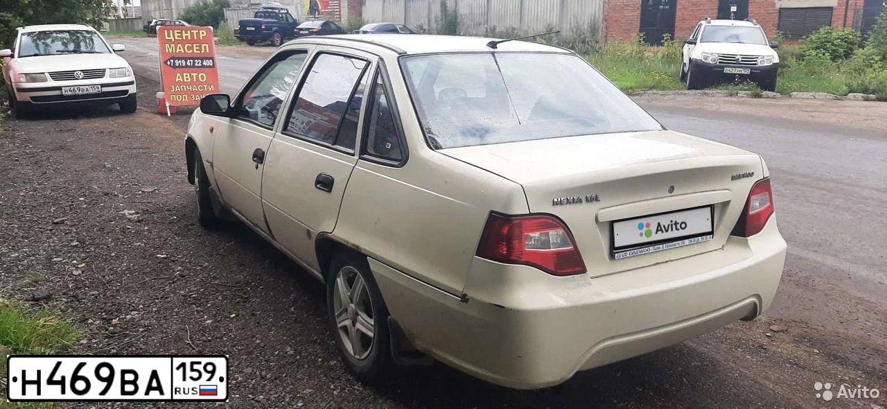 Фото автомобиля VOLKSWAGEN PASSAT, 1999 — госномер Н469ВА159. Цвет: Серый