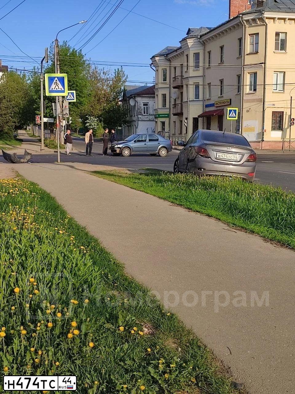 Фото автомобиля HYUNDAI SOLARIS, 2012 — госномер Н474ТС44. Цвет: ЧЕРНО-СЕРЫЙ