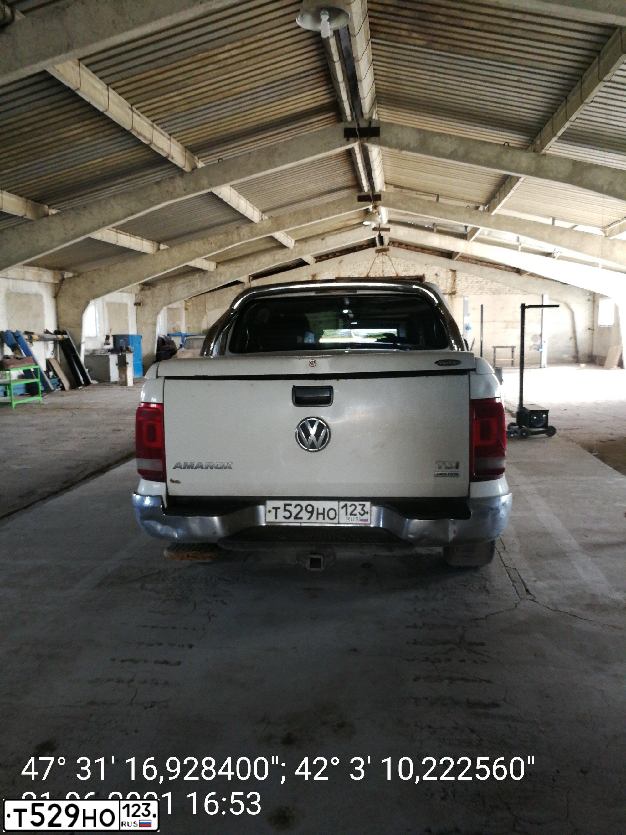 Фото автомобиля VOLKSWAGEN AMAROK, 2012 — госномер Х679НТ761. Цвет: Белый