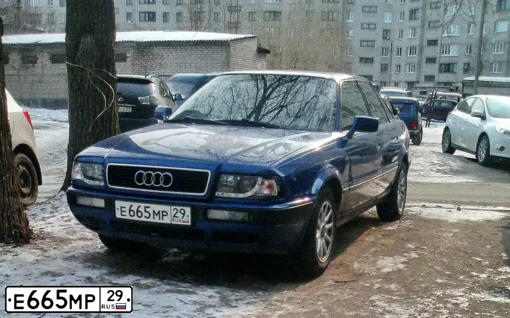 Фото автомобиля AUDI 80, 1994 — госномер Е665МР11. Цвет: СИНИЙ