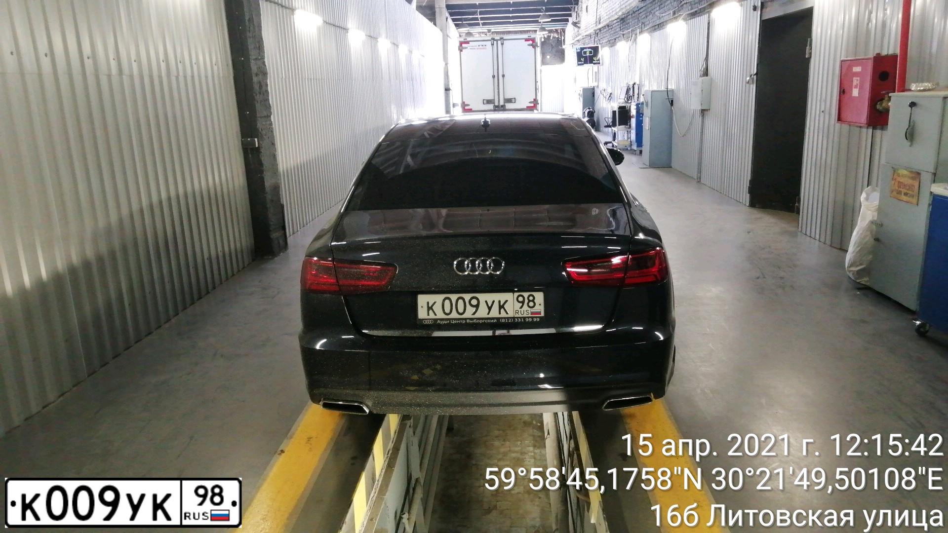 Фото автомобиля SKODA SUPERB, 2011 — госномер К009УК98. Цвет: ЧЕРНЫЙ