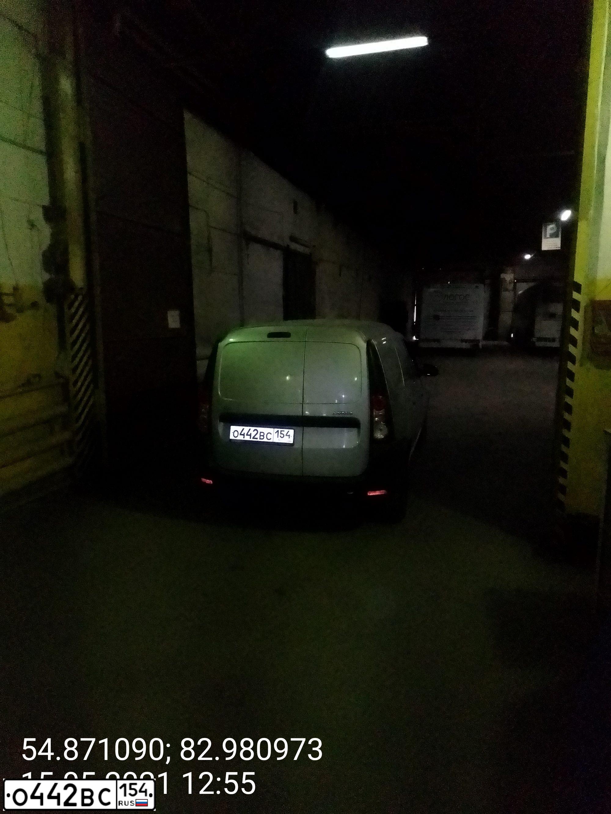 Фото автомобиля LADA LARGUS, 2012 — госномер Т096ВК154. Цвет: СЕРЕБРИСТЫЙ