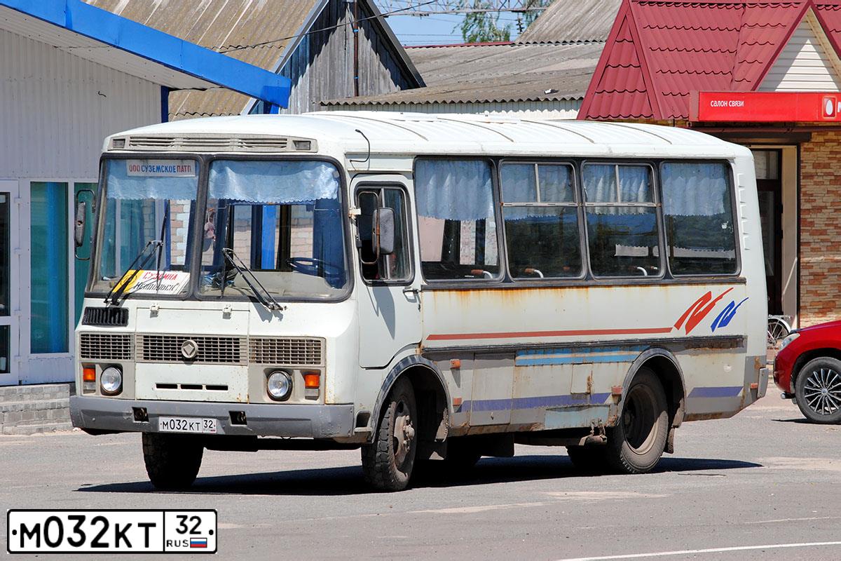 Фото автомобиля PAZ 3205, 2009 — госномер М032КТ32. Цвет: Белый